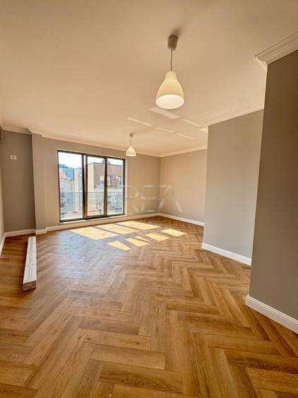 Apartament cu 3 camere decomandat în Aviației