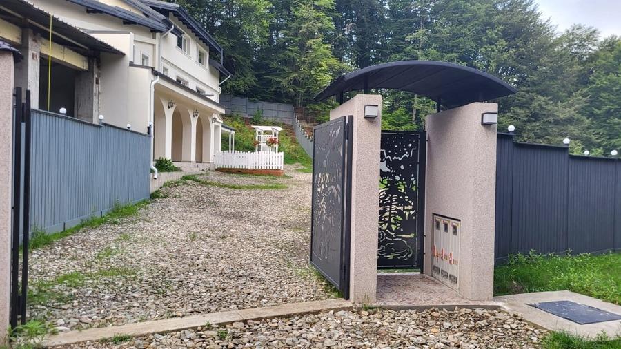 Casă cu 4 camere cu Teren 300 Mp în Cheia
