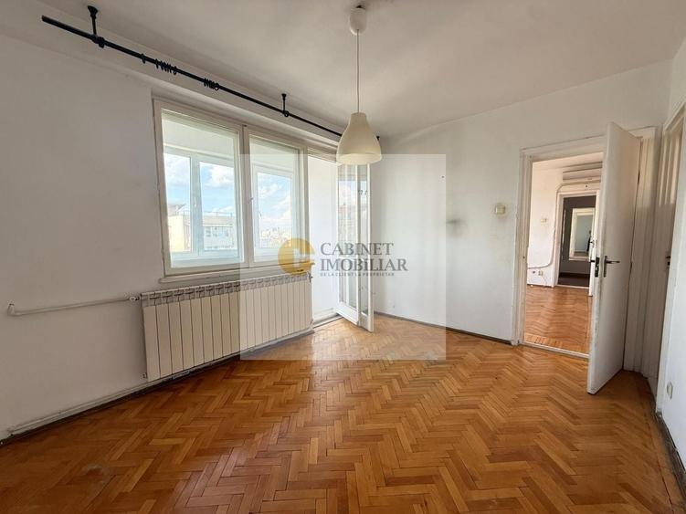 Apartament cu 3 camere decomandat în Gara de Nord