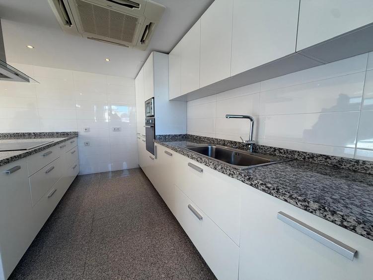 Apartament cu 4 camere decomandat în Aviatorilor