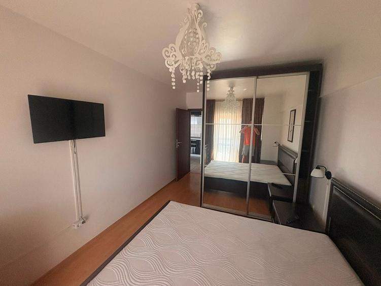 Apartament cu 2 camere semidecomandat, mobilat în Ultimul leu
