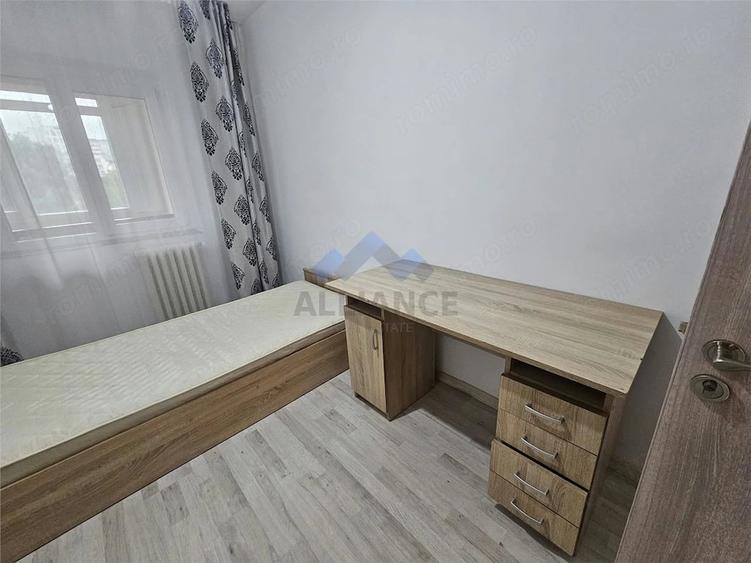 Apartament cu 3 camere decomandat în Filiași