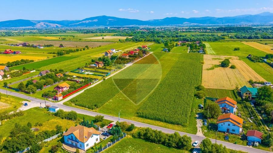 Teren Construcții intravilan de 10800 mp, în Podu Oltului