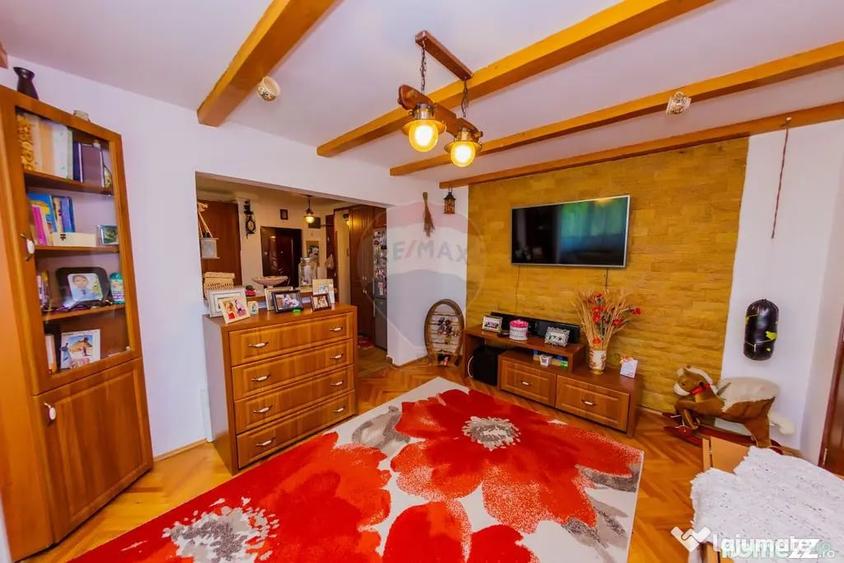 Apartament cu 4 camere decomandat în Central