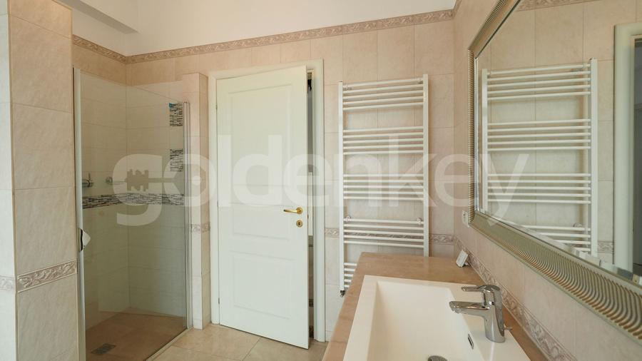 Vila cu finisaje moderne in complex rezidential - 26