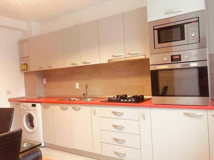 Apartament cu 3 camere decomandat în Bună Ziua
