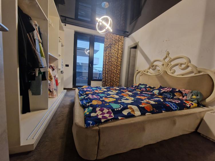 Apartament cu 3 camere decomandat în Palazu Mare