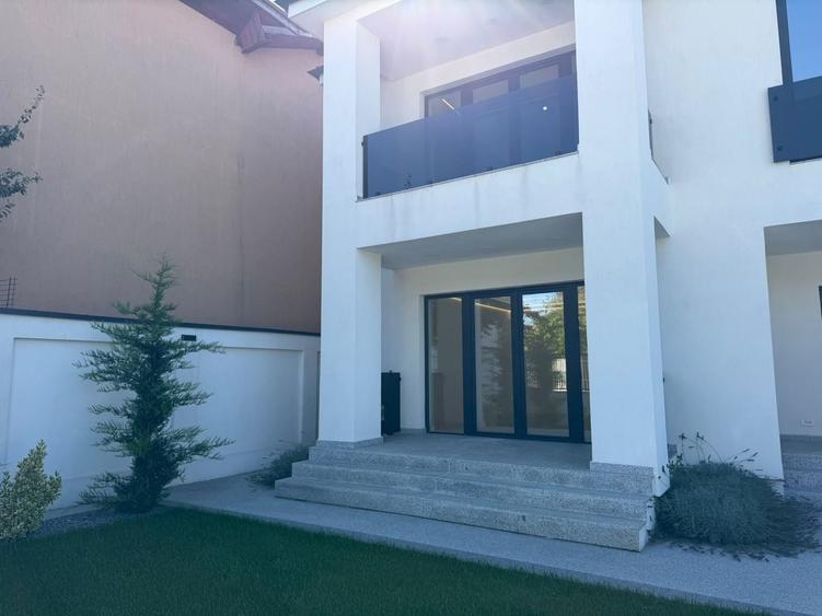 Casă individuală cu 5 camere cu Canalizare în Pipera