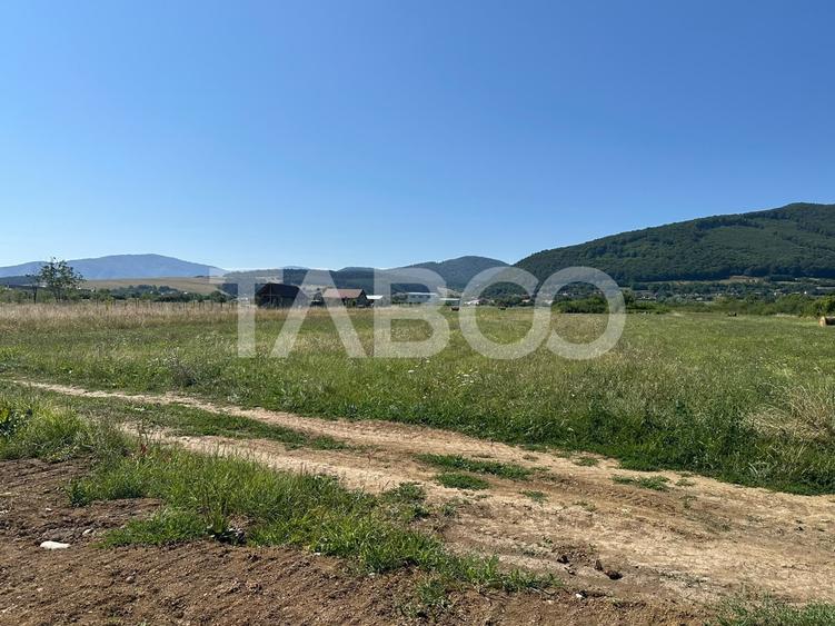 Teren Construcții intravilan de 1800 mp, în Poplaca