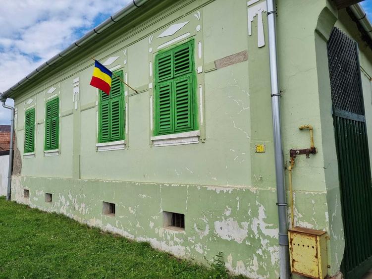 Casă cu 4 camere în Pelișor