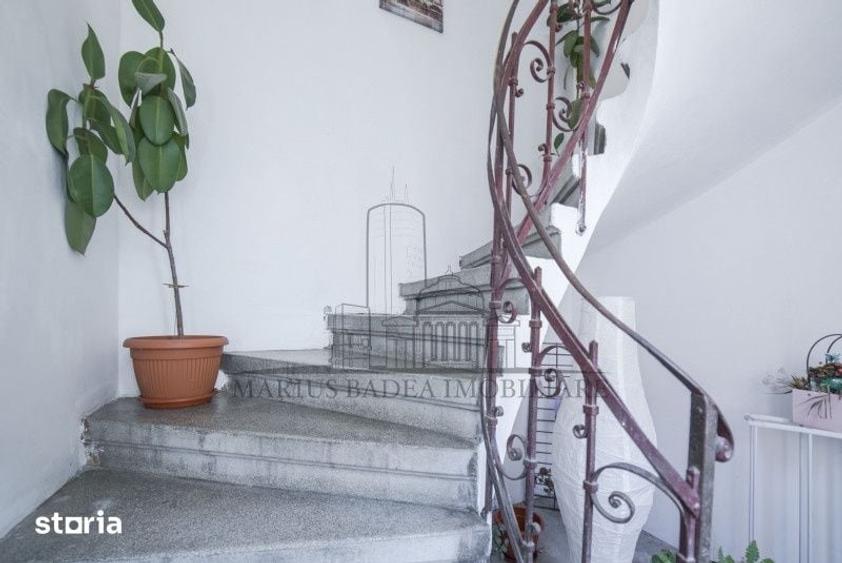 Casă cu 7 camere cu Teren 135 Mp în Vitan