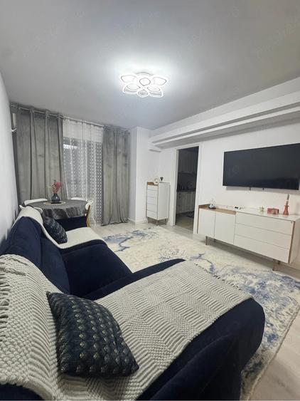 Apartament cu 3 camere decomandat în Nicolina