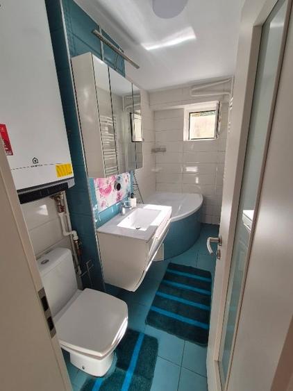 Apartament cu 3 camere decomandat în Tineretului