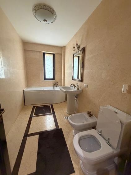 Apartament cu 3 camere decomandat în Copou