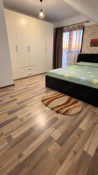 Casă cu 6 camere cu Teren 587 Mp în Sânmihaiu Român