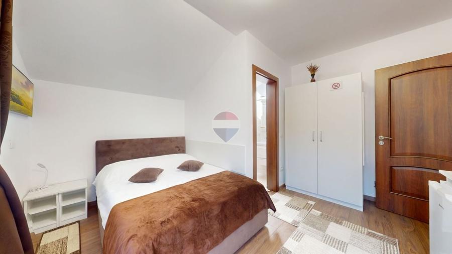Casă individuală cu 9 camere cu Piscina în Bran