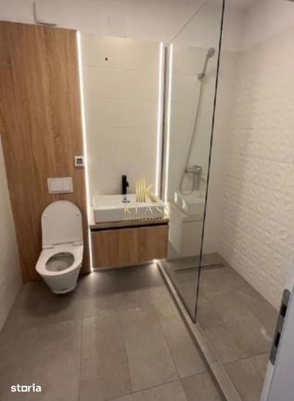 Casă cu 5 camere cu Teren 80 Mp în Central