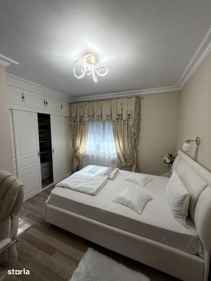 Casă cu 5 camere cu Teren 2400 Mp în Central