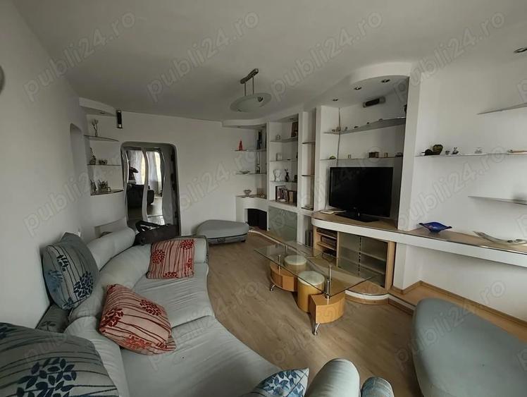Apartament cu 3 camere decomandat în Rogerius