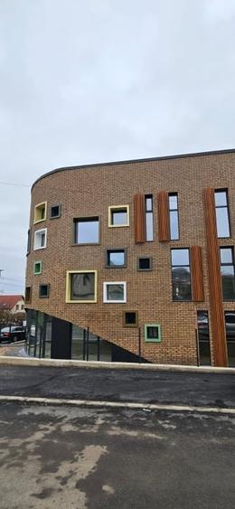 Casă individuală cu 16 camere cu Canalizare în Dâmbul Rotund