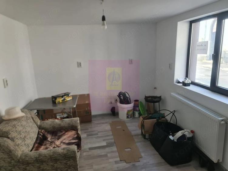 Casă cu 2 camere cu Teren 4 Mp în Azuga
