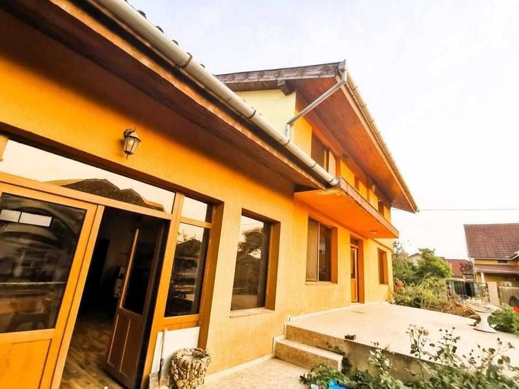 Casă cu 4 camere în Sântandrei