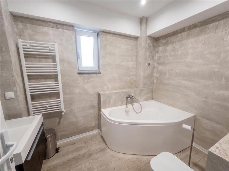 Birou, de 139.30000305176 mp, în Obcini