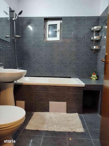 Apartament cu 3 camere decomandat în Exterior Vest