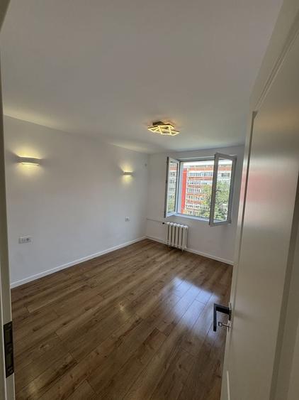Apartament cu 3 camere decomandat în Ștefan cel Mare
