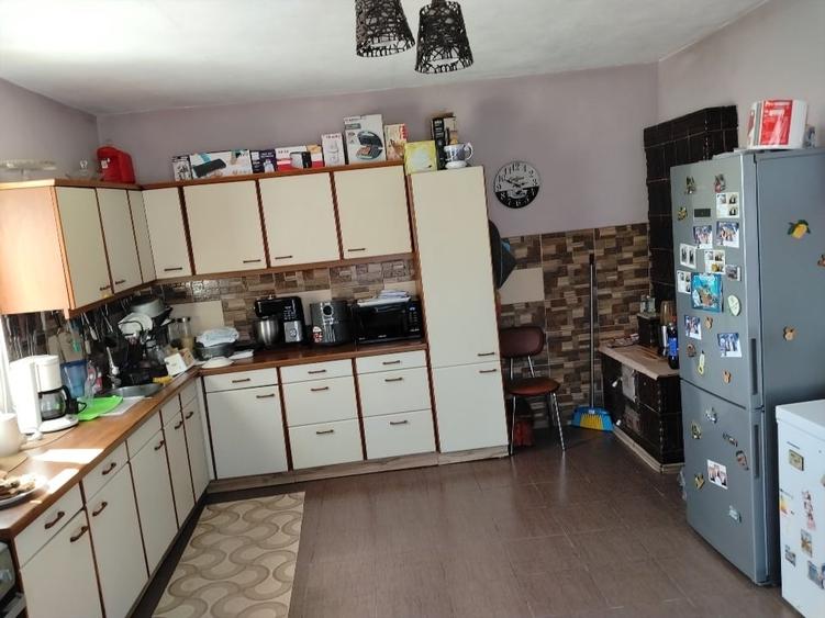 Casă cu 5 camere cu Teren 1200 Mp în Dobrosloveni