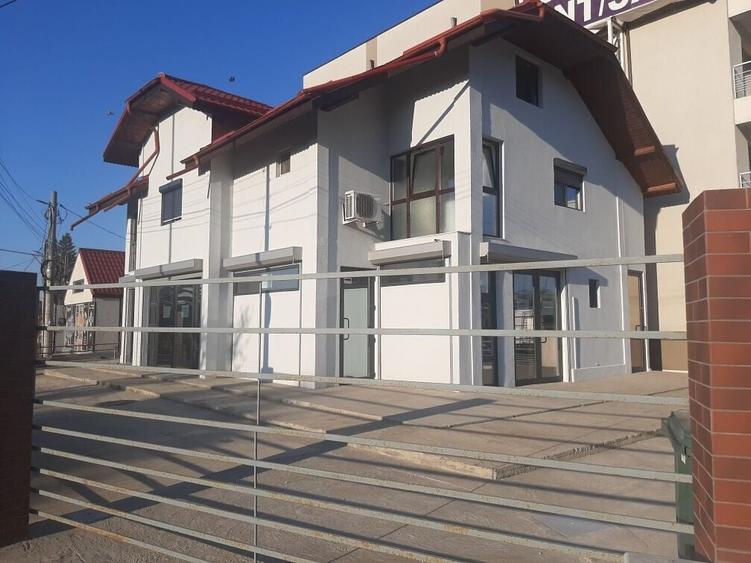 Casă individuală cu 6 camere cu Canalizare în Theodor Pallady