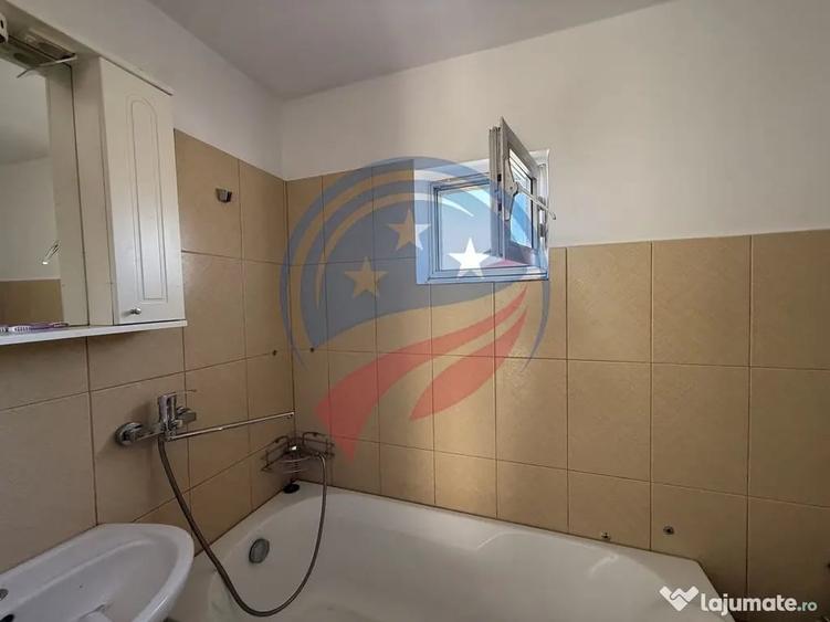 Casă cu 7 camere cu Teren 372 Mp în Central