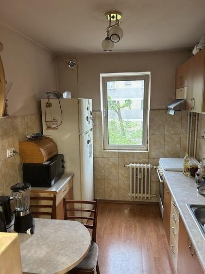 Apartament cu 2 camere semidecomandat în 1 Mai