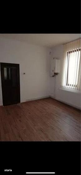 Casă cu 4 camere cu Teren 443 Mp în Mărăști