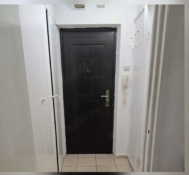 Garsonieră semidecomandată în Titan