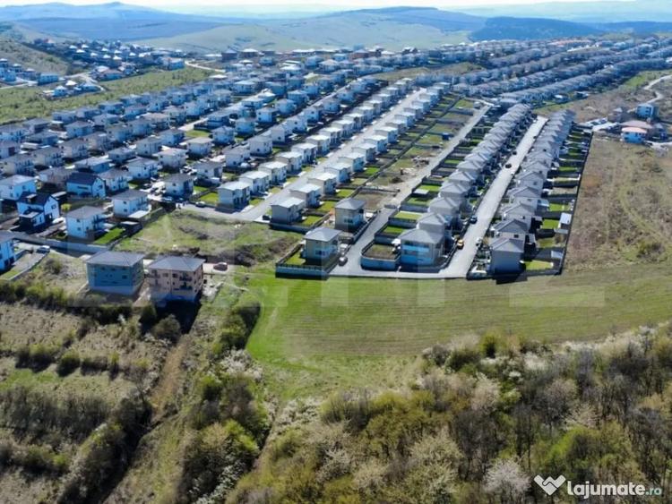 Casă cu 4 camere cu Teren 438 Mp în Someșeni