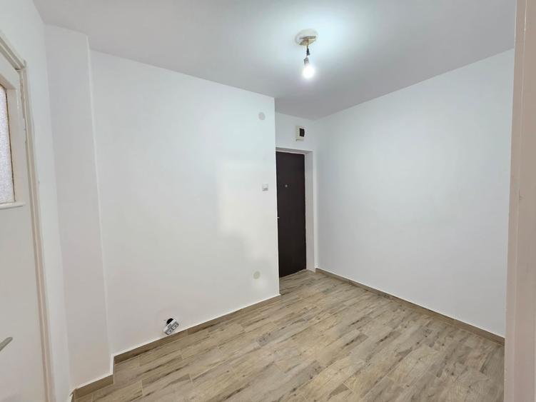 Apartament cu 3 camere semidecomandat în Vatra Luminoasă