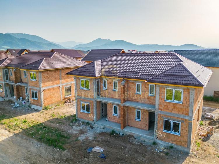 Duplex cu 4 camere cu Canalizare în Tărlungeni