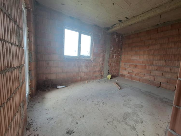 Duplex cu 5 camere cu Teren 400 Mp în Calea Urseni