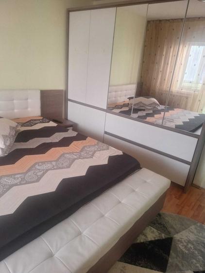 Inchiriez apartament cu doua camere decomandate mobilat si utilat la etj 4zona Biserica de carton.Chiria este de 290euro +290garantie - 2