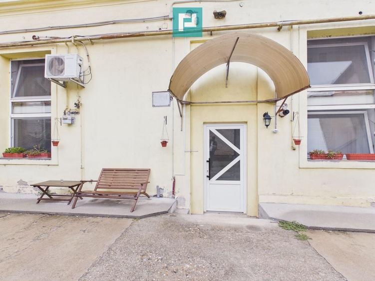 Apartament cu 2 camere semidecomandat, mobilat în Central