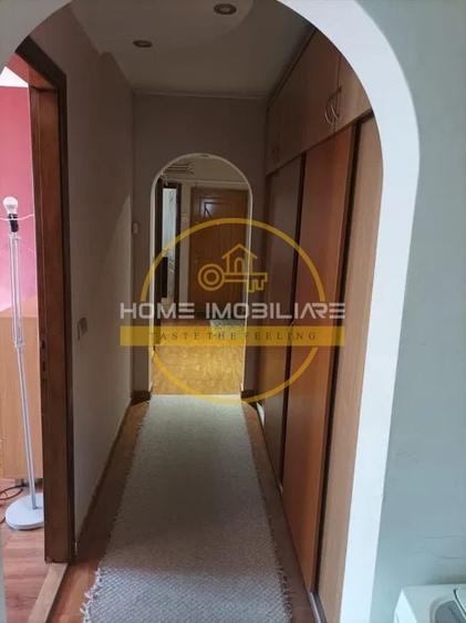 Apartament cu 3 camere decomandat, mobilat în Nicolina