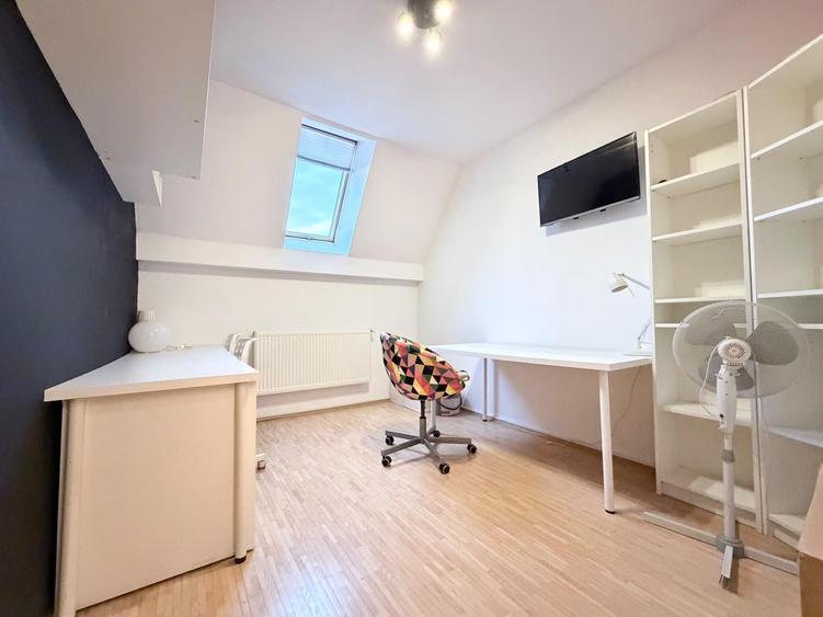 Apartament cu 3 camere decomandat, mobilat în Aradului
