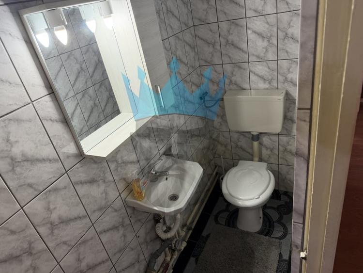 Apartament cu 3 camere decomandat, mobilat în Vitan