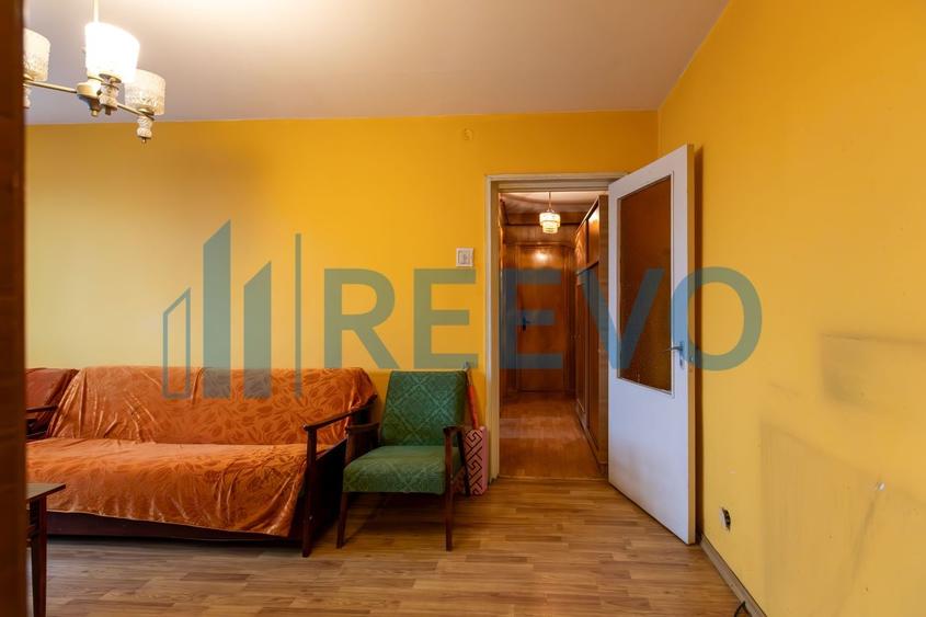 Apartament cu 3 camere semidecomandat, mobilat în Narcisa