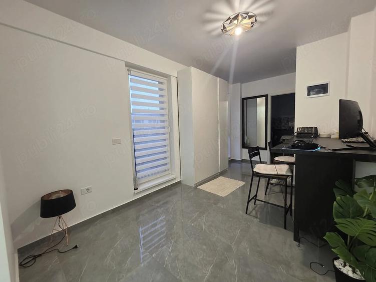 Apartament cu 3 camere semidecomandat în Metalurgiei