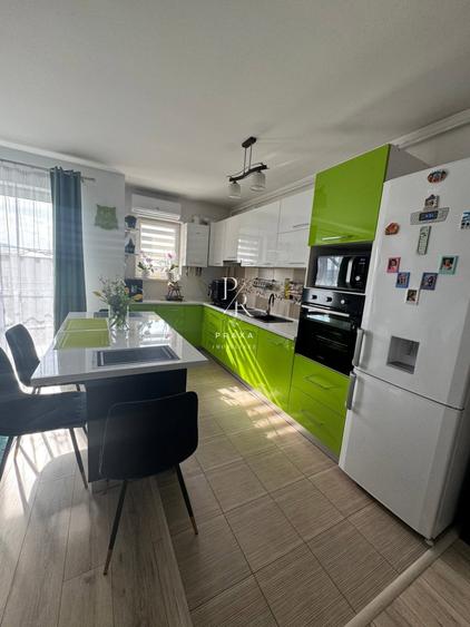 Apartament cu 3 camere semidecomandat, mobilat în Florești