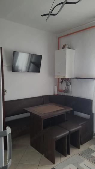 Apartament cu 2 camere semidecomandat în 1 Decembrie
