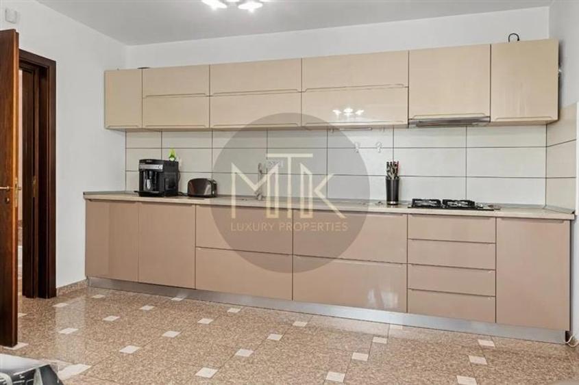 Casă individuală cu 6 camere cu Teren 1057 Mp în Ultracentral