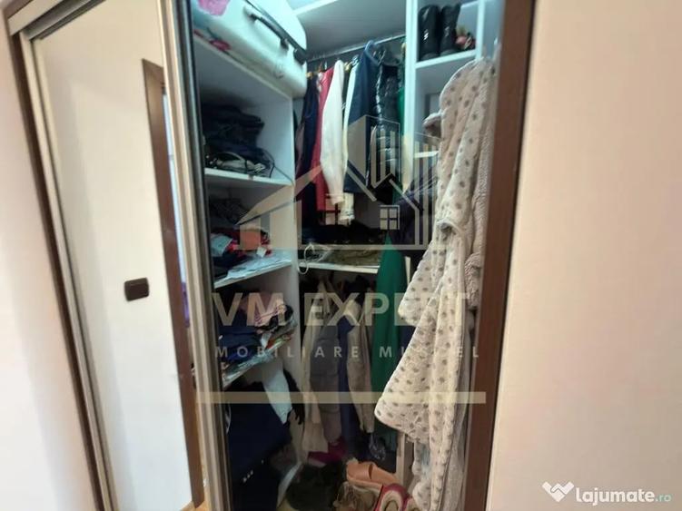Apartament cu 3 camere decomandat în Sud